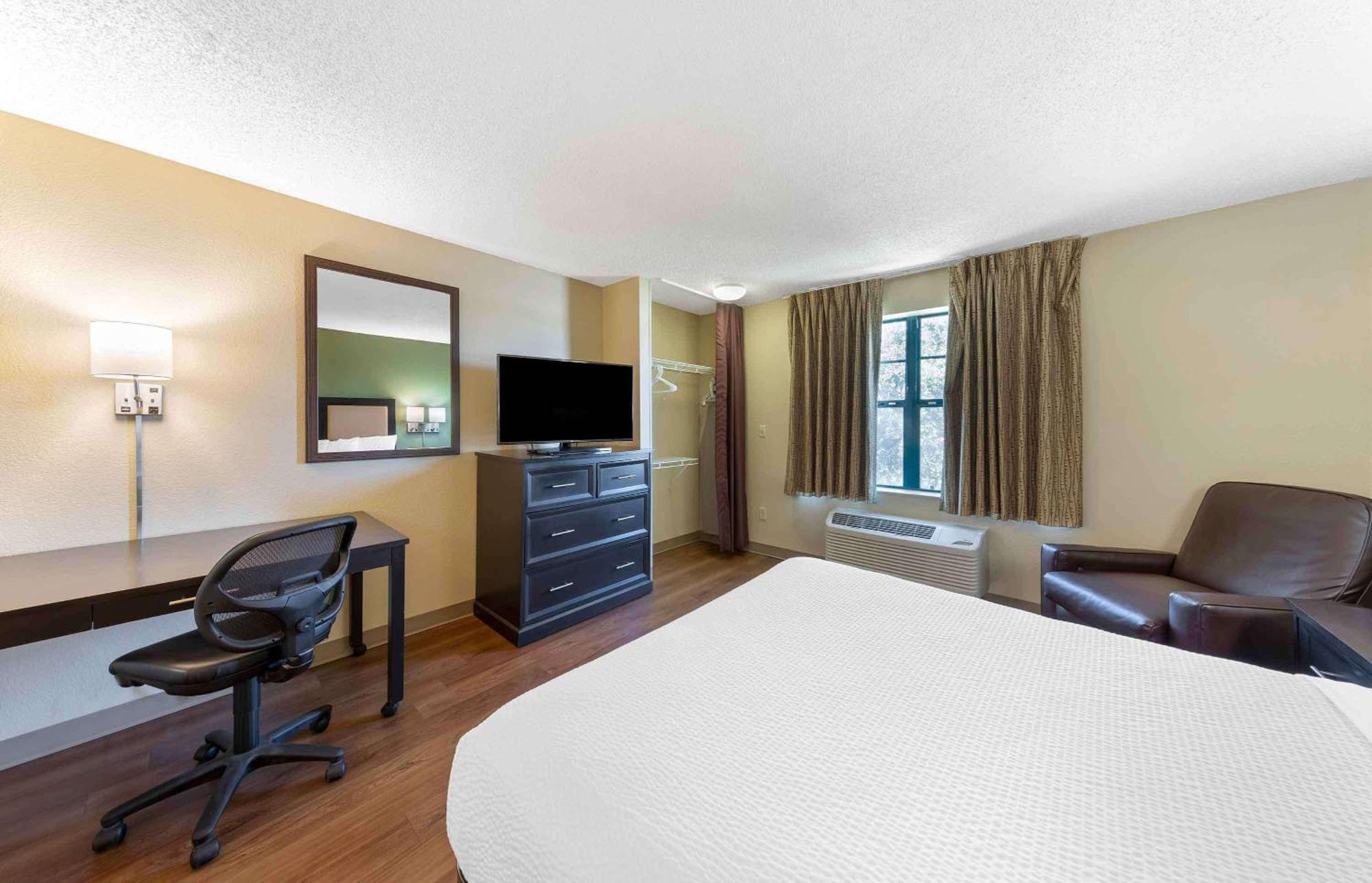 Extended Stay America Select Suites Tampa Airport Memorial Hwy Dış mekan fotoğraf