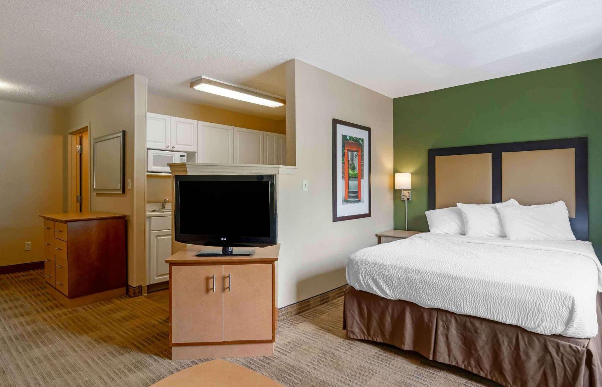 Extended Stay America Select Suites Tampa Airport Memorial Hwy Dış mekan fotoğraf