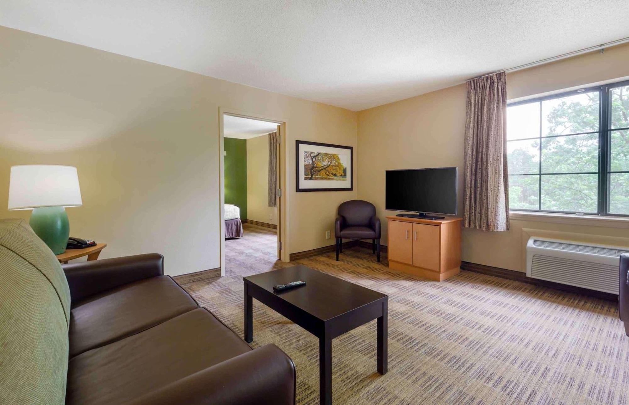 Extended Stay America Select Suites Tampa Airport Memorial Hwy Dış mekan fotoğraf