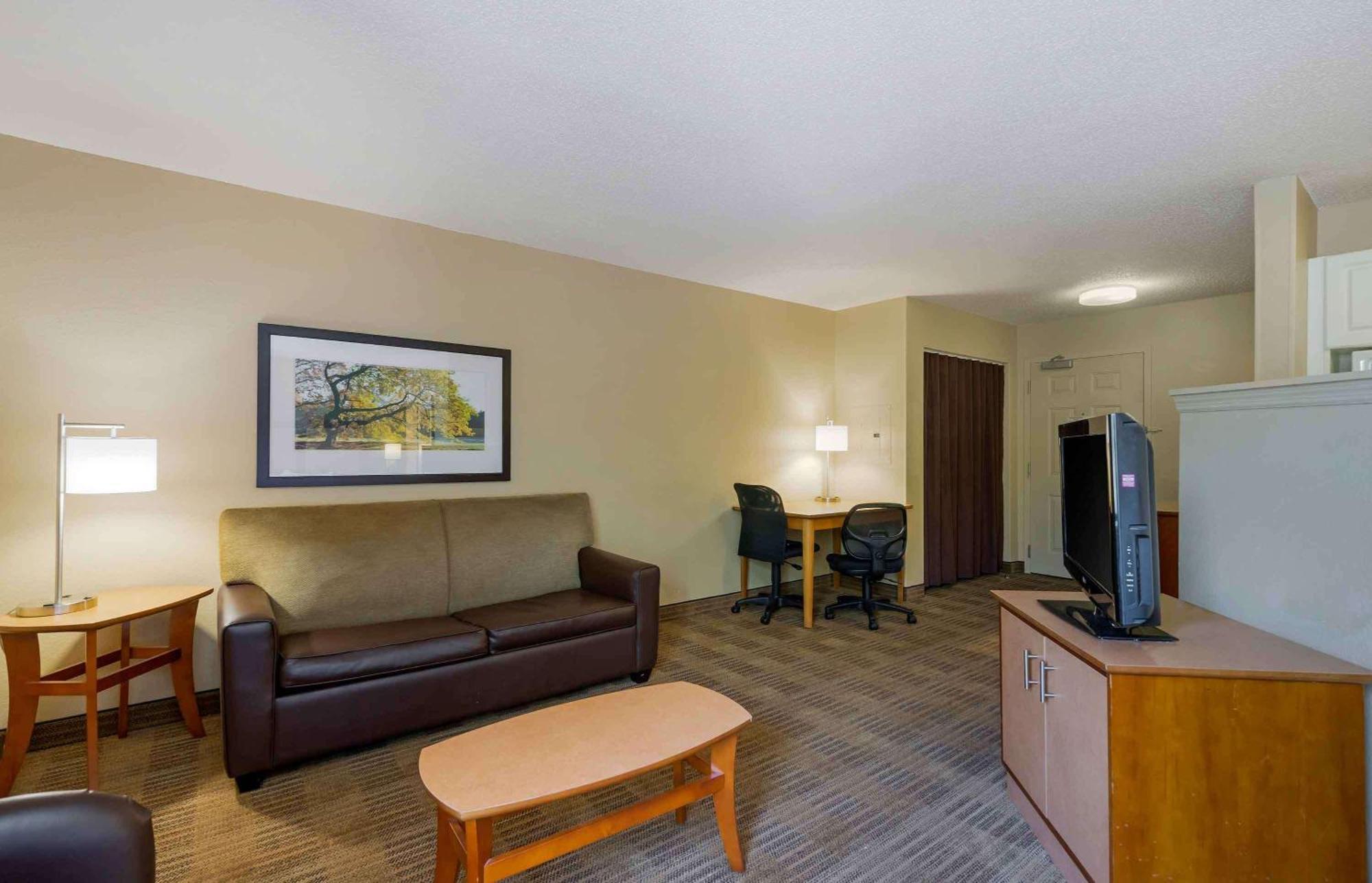 Extended Stay America Select Suites Tampa Airport Memorial Hwy Dış mekan fotoğraf
